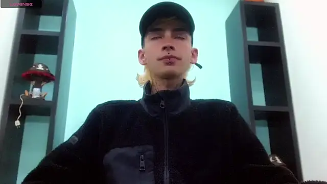 Snapshot of ttimy_x_boy chatting on April 2, 8:28 pm ttimy x boy online show from April 2, 8:28 pm