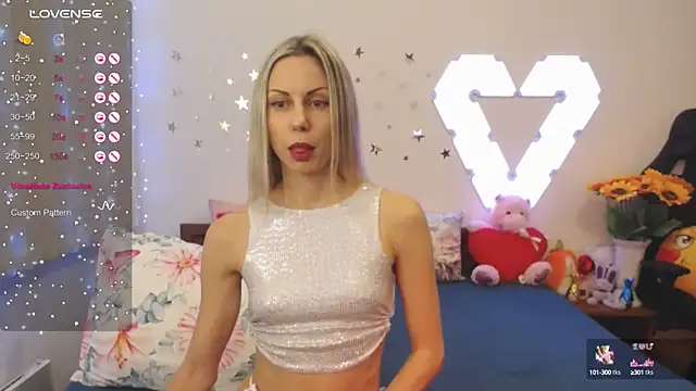 Snapshot of _Loves_ chatting on December 19, 6:23 pm Loves online show from December 19, 6:23 pm