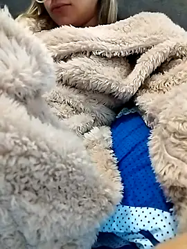 fofinhaa12 online show from October 25, 1:40 pm