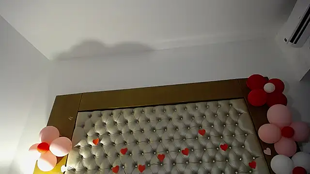 Snapshot of MegannMyerss chatting on February 21, 11:10 pm MegannMyerss online show from February 21, 11:10 pm