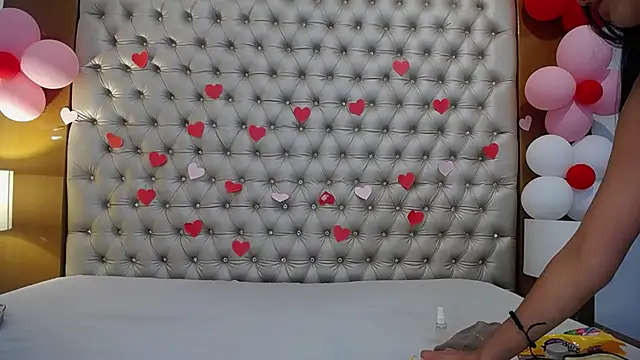 Snapshot of MegannMyerss chatting on February 23, 12:08 am MegannMyerss online show from February 23, 12:08 am