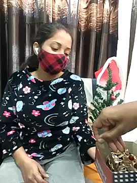 Snapshot of bigtitsqueen chatting on December 19, 9:18 am bigtitsqueen online show from December 19, 9:18 am