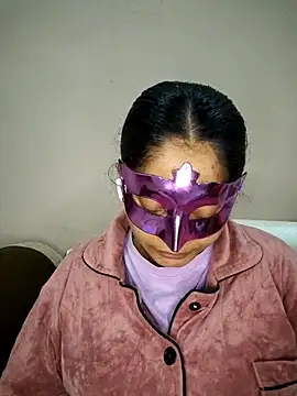 bigtitsqueen online show from November 12, 4:57 am