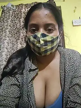 Snapshot of bigtitsqueen chatting on June 2, 7:10 am bigtitsqueen online show from June 2, 7:10 am
