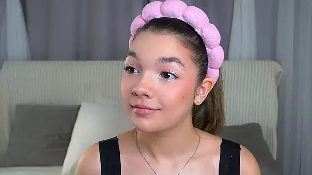 VeronaAppleberry online show from October 23, 11:31 am