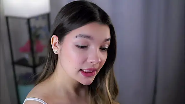 VeronaAppleberry online show from May 4, 1:34 am