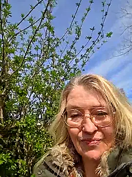 lisalustjouw online show from April 8, 11:10 am