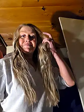 lisalustjouw online show from April 12, 8:52 am