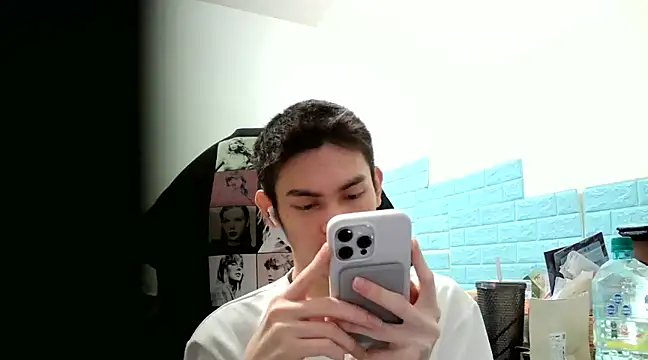 Snapshot of thisisbook_223 chatting on February 6, 3:31 pm thisisbook 223 online show from February 6, 3:31 pm