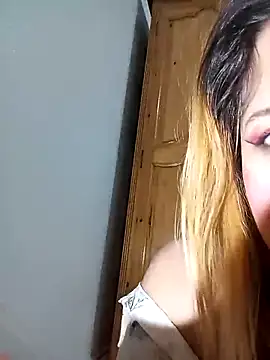 Snapshot of barbieelove chatting on February 16, 10:21 pm barbieelove online show from February 16, 10:21 pm