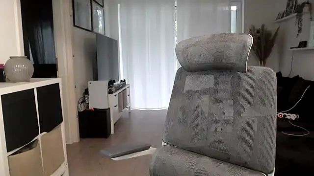 IntiMia online show from October 8, 7:17 am