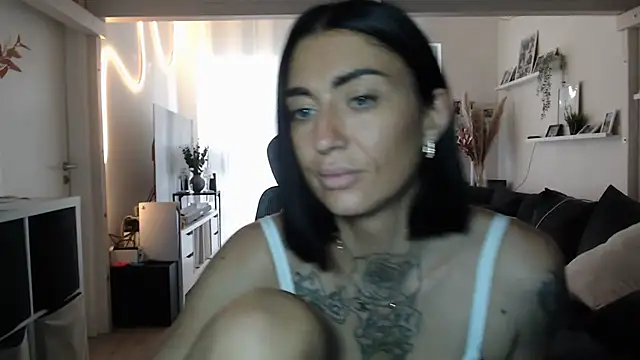 IntiMia online show from November 13, 8:24 am