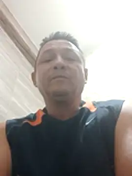 Snapshot of luchoarr chatting on November 2, 3:31 am luchoarr online show from November 2, 3:31 am