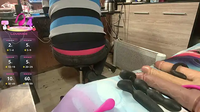 misteryman1956 online show from December 17, 8:42 am