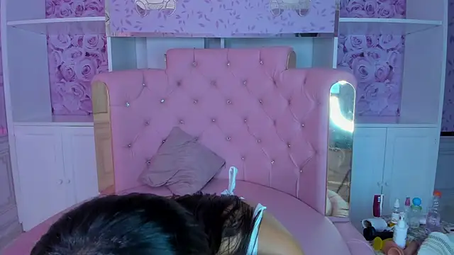 sheyla sweet18 online show from December 9, 11:45 pm