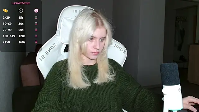 LizaKisses online show from October 4, 4:05 pm