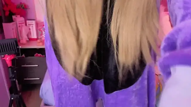 Snapshot of lauren_evans96 chatting on March 11, 3:45 am lauren evans96 online show from March 11, 3:45 am