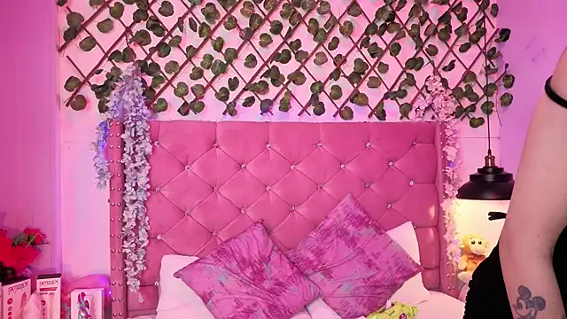 Snapshot of lauren_evans96 chatting on March 21, 8:19 am lauren evans96 online show from March 21, 8:19 am