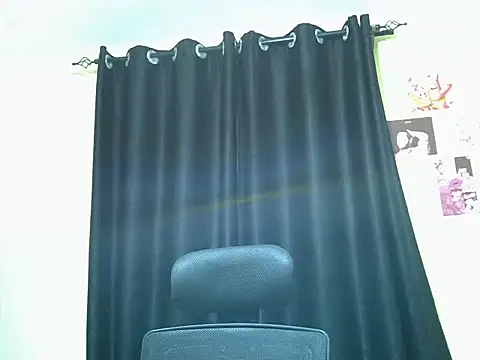 Snapshot of Horny-slut_ chatting on April 22, 7:11 am Horny-slut online show from April 22, 7:11 am