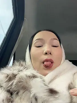 LeilaLow online show from February 16, 11:59 am