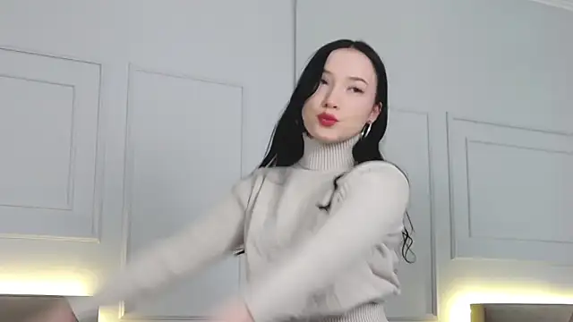 LeilaLow online show from March 20, 12:00 pm