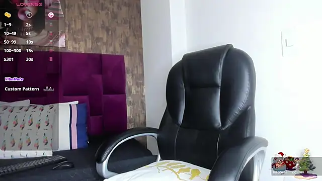 nicole  parker1 online show from December 13, 12:39 pm
