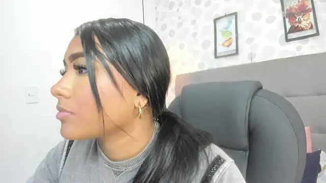 nicole  parker1 online show from March 25, 12:55 pm