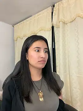 paulinamoons1 online show from May 12, 6:32 am