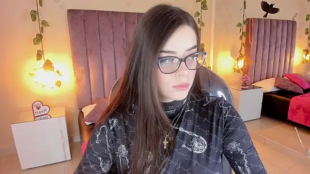 Charlotte Olsen  online show from October 19, 2:07 pm