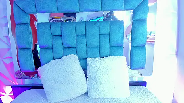 Snapshot of Nanda_Vixen chatting on January 4, 12:37 am Nanda Vixen online show from January 4, 12:37 am