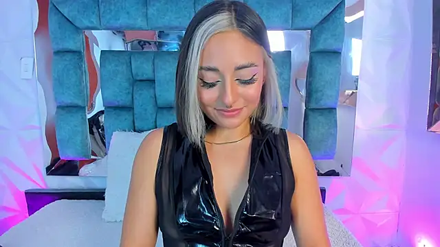 Snapshot of Nanda_Vixen chatting on January 27, 2:42 am Nanda Vixen online show from January 27, 2:42 am