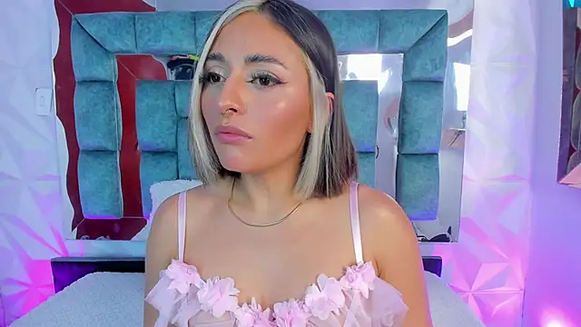 Snapshot of Nanda_Vixen chatting on February 1, 5:26 pm Nanda Vixen online show from February 1, 5:26 pm