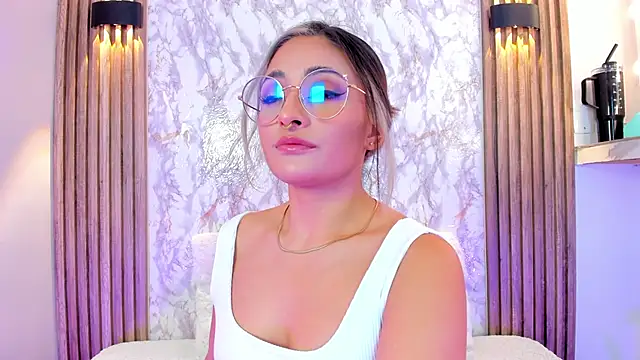 Snapshot of Nanda_Vixen chatting on February 21, 5:56 am Nanda Vixen online show from February 21, 5:56 am