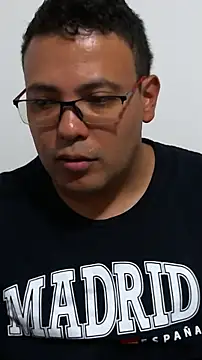 Snapshot of Mikee-Leee chatting on October 25, 6:57 pm Mikee-Leee online show from October 25, 6:57 pm