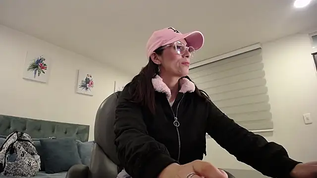 Snapshot of Nami_sunny chatting on March 23, 2:04 am Nami sunny online show from March 23, 2:04 am