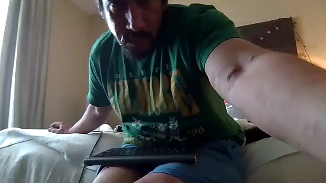 Snapshot of Curved4Pleasure chatting on March 10, 10:26 pm Curved4Pleasure online show from March 10, 10:26 pm