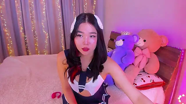 Snapshot of Dollyaa chatting on December 17, 1:50 pm Dollyaa online show from December 17, 1:50 pm