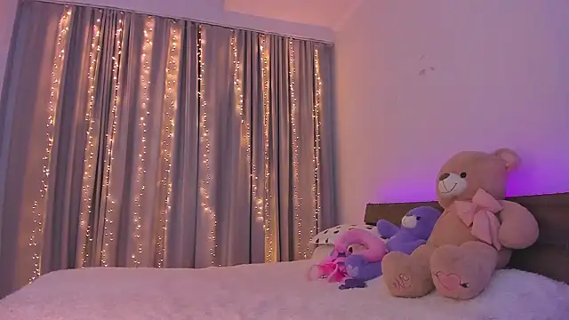 Snapshot of Dollyaa chatting on February 5, 1:43 am Dollyaa online show from February 5, 1:43 am