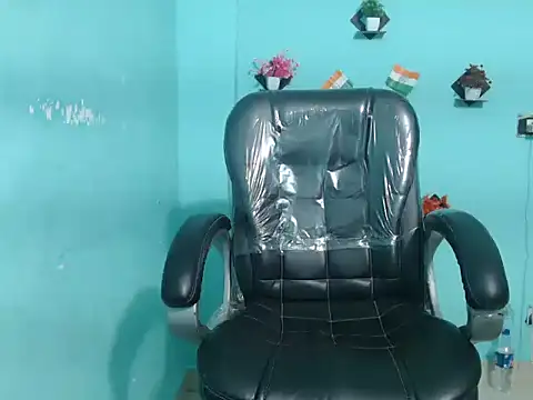 Yashi online show from March 22, 2:03 pm