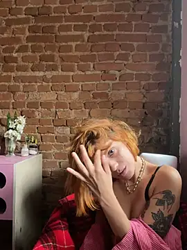 spacegirlll online show from February 22, 5:00 pm