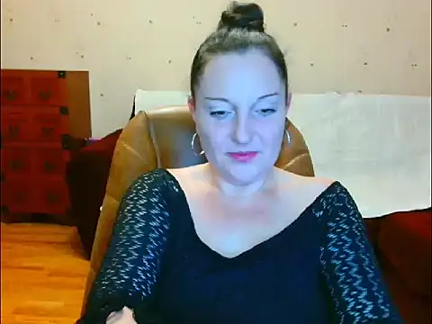 Snapshot of Alice3694 chatting on February 1, 5:07 am Alice3694 online show from February 1, 5:07 am