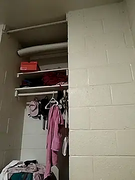 Snapshot of TickleMeKink chatting on October 7, 11:18 am TickleMeKink online show from October 7, 11:18 am