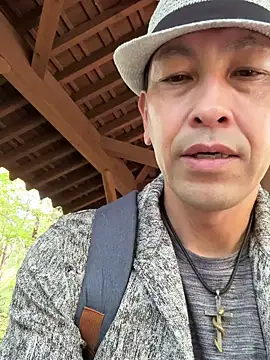 Snapshot of Hideen-real-face chatting on October 12, 2:32 am Hideen-real-face online show from October 12, 2:32 am