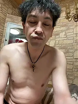 Snapshot of Hideen-real-face chatting on February 8, 12:52 pm Hideen-real-face online show from February 8, 12:52 pm