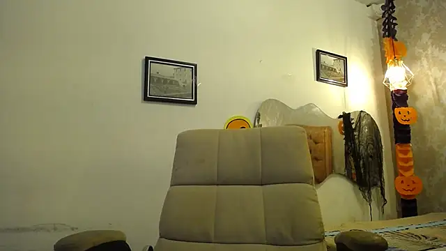 Snapshot of LAURA_SMIITH chatting on October 24, 6:48 pm LAURA SMIITH online show from October 24, 6:48 pm