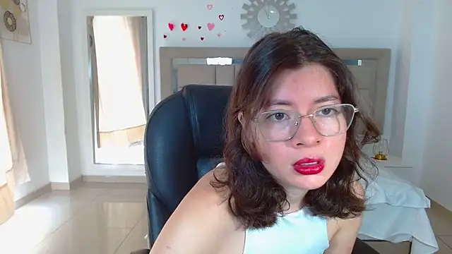 zoecruzz online show from September 27, 2:00 pm