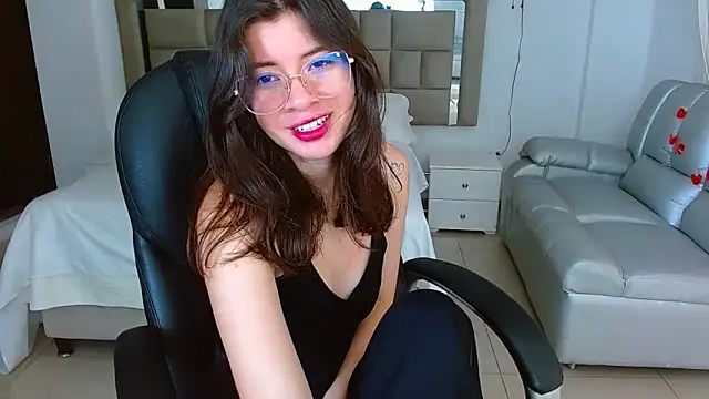 zoecruzz online show from March 8, 1:26 pm