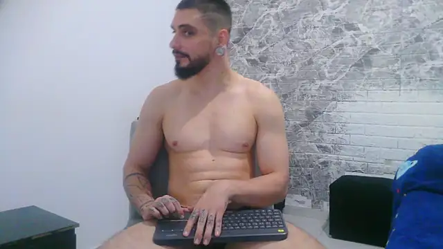 Snapshot of Aaron_kwok28 chatting on September 18, 10:12 pm Aaron kwok28 online show from September 18, 10:12 pm