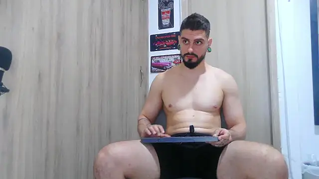 Snapshot of Aaron_kwok28 chatting on October 30, 1:51 am Aaron kwok28 online show from October 30, 1:51 am