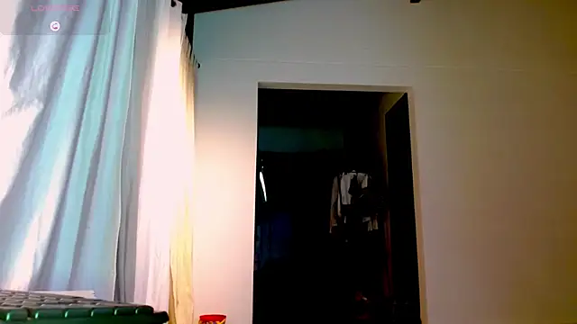 Snapshot of greyslopez chatting on December 3, 1:52 am greyslopez online show from December 3, 1:52 am